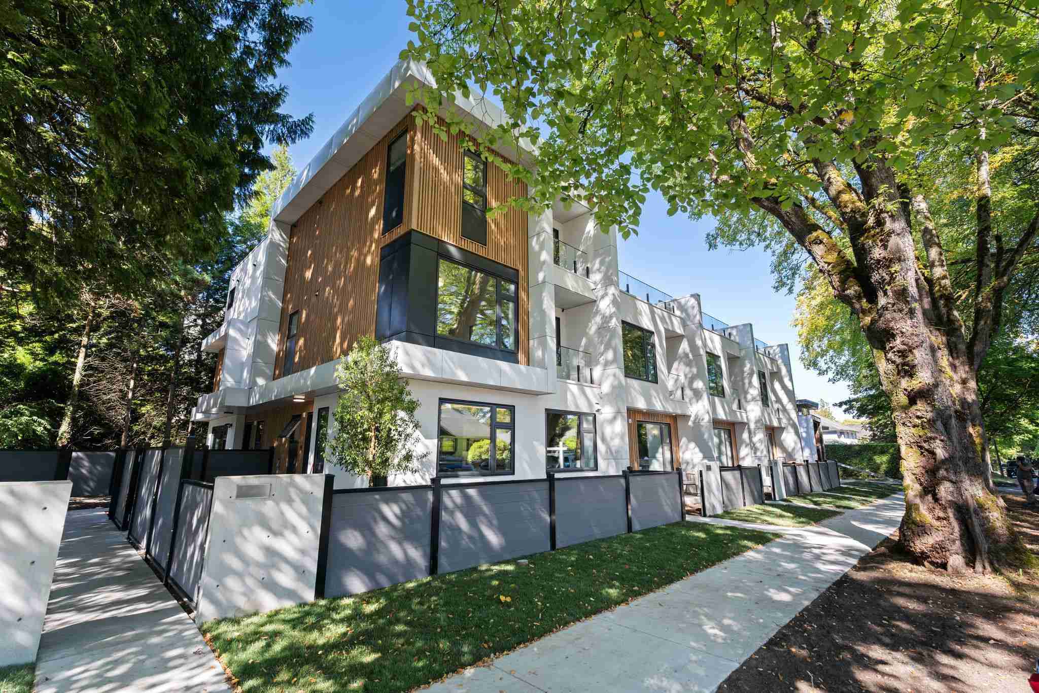 BLVD on the Greenway in Vancouver – photo 1